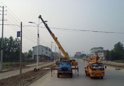 Đèn đường năng lượng mặt trời có còn trong những ngày mưa không?-风向标 -4 组-夏雨 夏雨